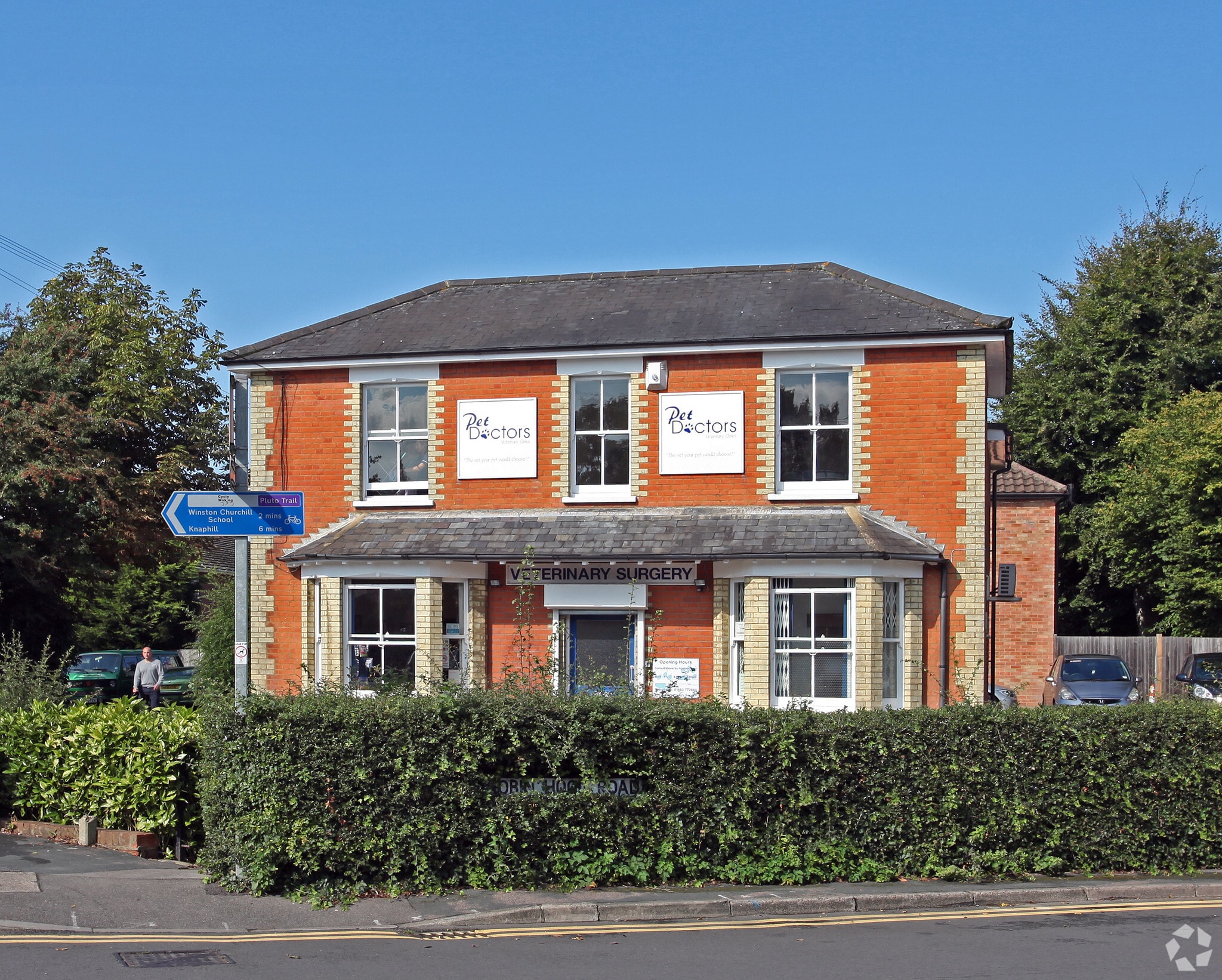 1 Robin Hood Rd, Woking for sale Primary Photo- Image 1 of 3