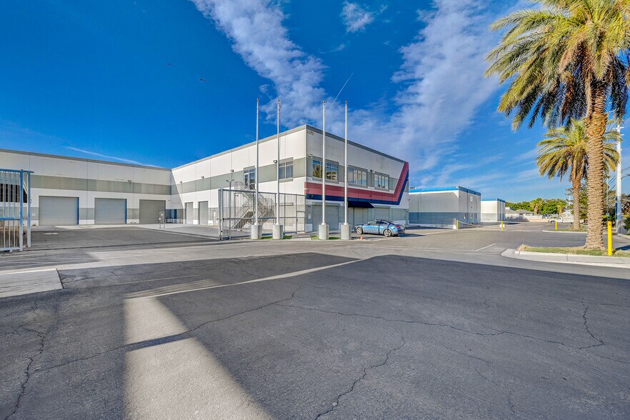 3670 W Oquendo Rd, Las Vegas, NV for sale - Building Photo - Image 2 of 9