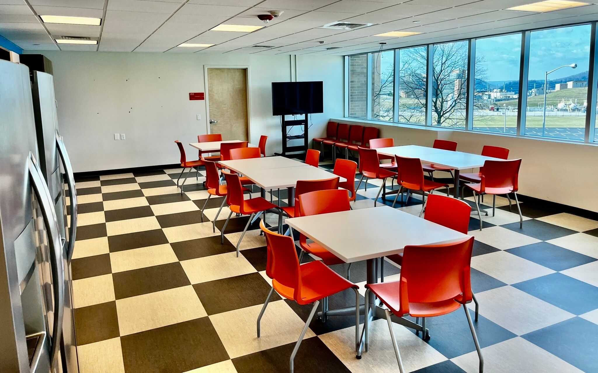 Union Carbide Dr, South Charleston, WV to rent Interior Photo- Image 1 of 5