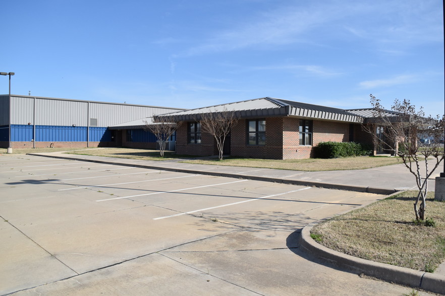 3010 Enterprise Dr, Durant, OK for rent - Building Photo - Image 1 of 6