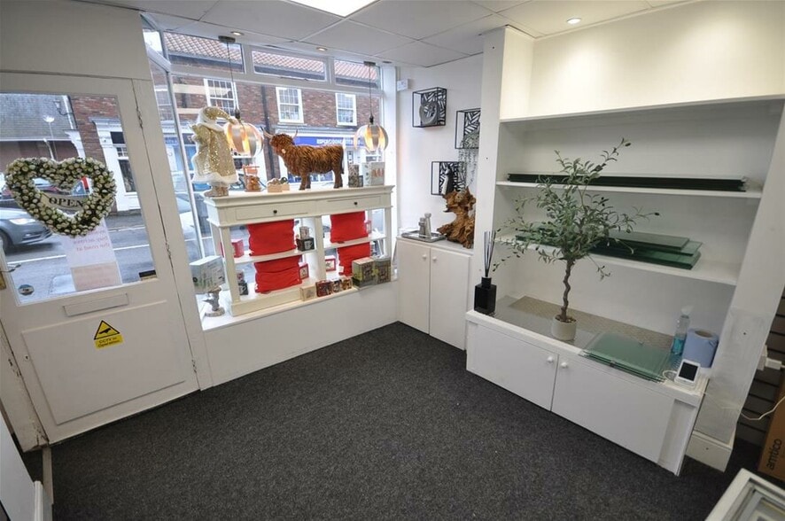 1A Field Rd, Thorne to rent - Interior Photo - Image 3 of 4