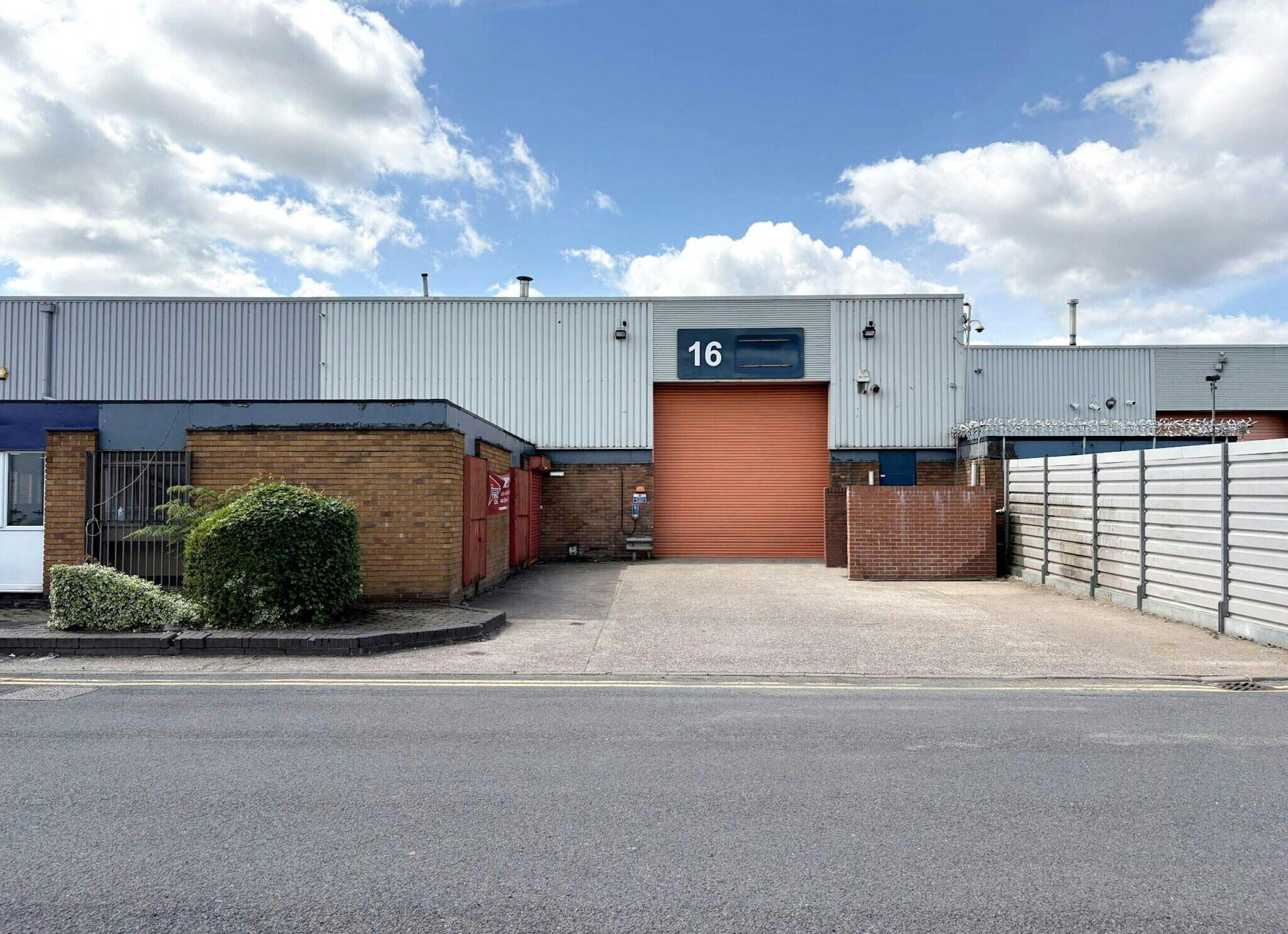 Bickenhill Ln, Birmingham to rent Building Photo- Image 1 of 4