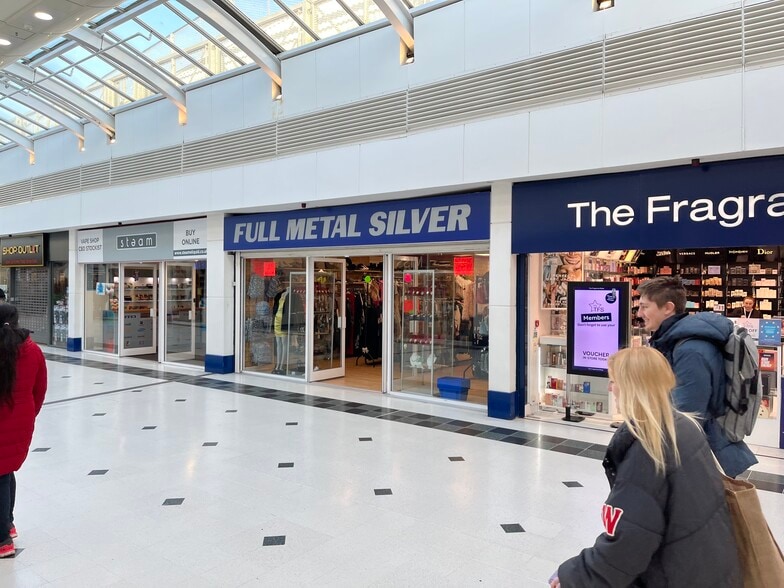 Wulfrun Sq, Wolverhampton to rent - Building Photo - Image 2 of 39