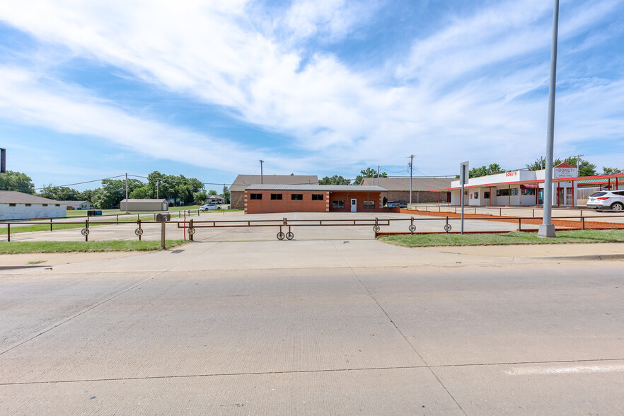 224 Veterans Memorial Hwy, Blanchard, OK for sale - Building Photo - Image 1 of 1