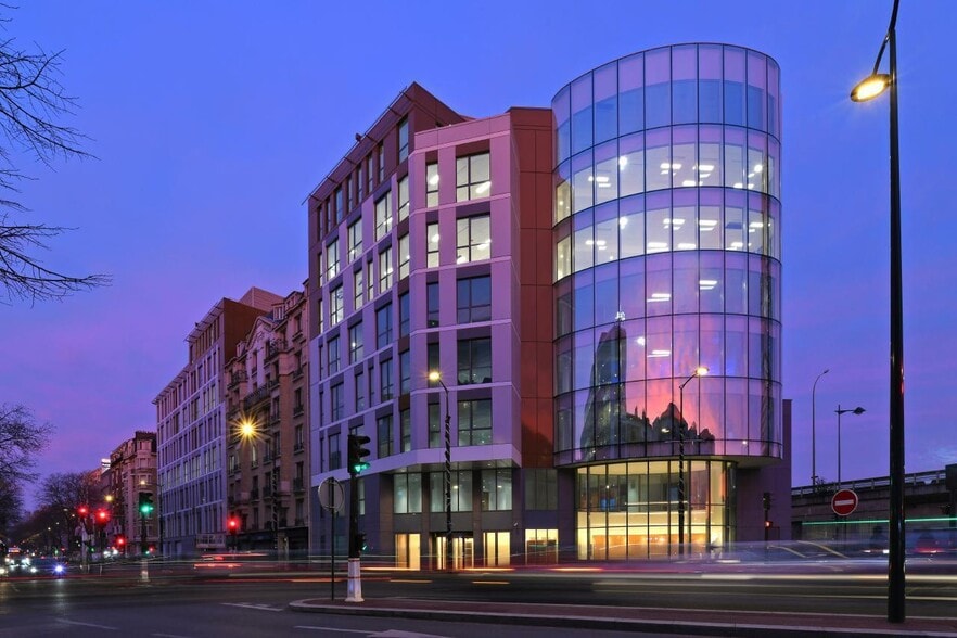 Office in Clichy to rent - Building Photo - Image 1 of 18