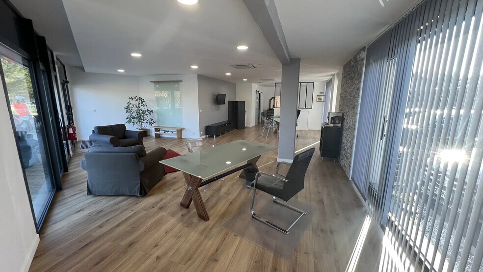 Office in Eysines to rent - Interior Photo - Image 2 of 5