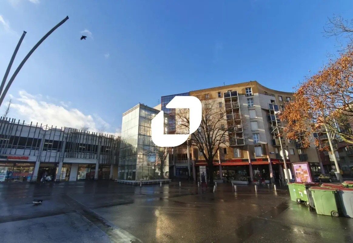 Office in Bondy to rent Building Photo- Image 1 of 5