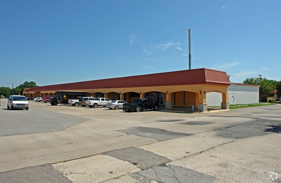 3110-3160 Saturn Rd, Garland, TX for rent - Building Photo - Image 2 of 8