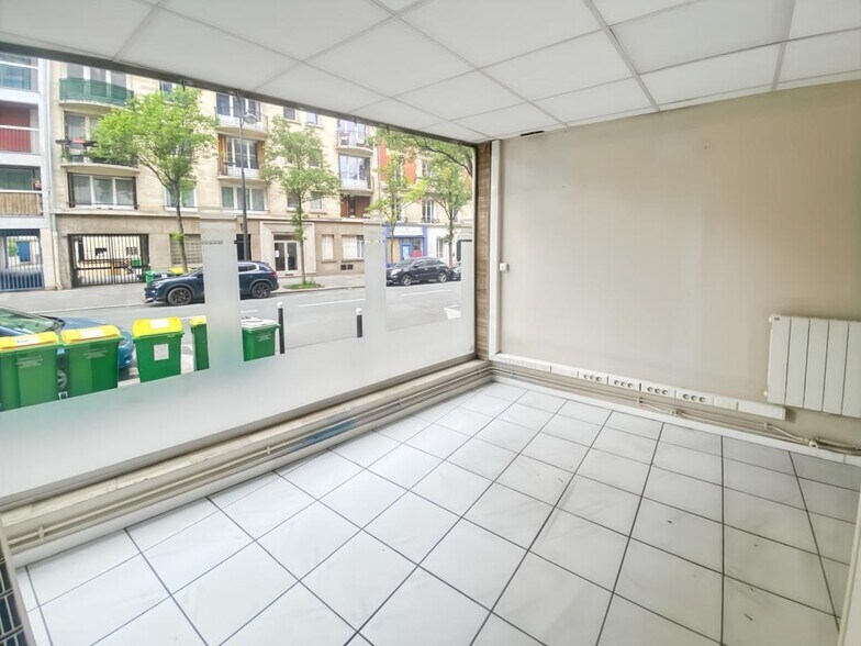 Retail in Paris to rent - Interior Photo - Image 2 of 7