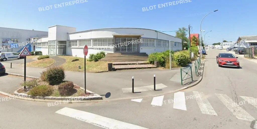 Light Industrial in Saint-Herblain to rent Building Photo- Image 1 of 4