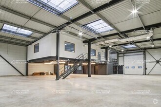 Light Industrial in Vaires-sur-Marne to rent Interior Photo- Image 2 of 7