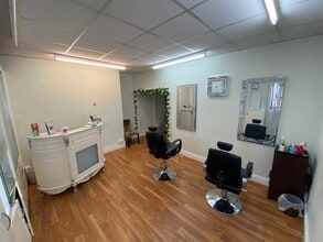 12 Derby Way, Stockport to rent Interior Photo- Image 2 of 2