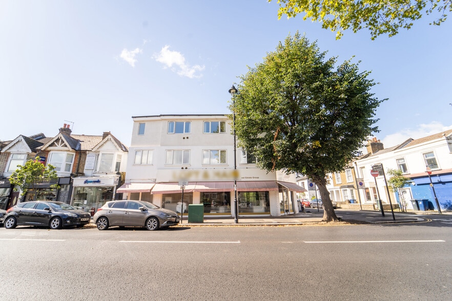 Northfield Av, London to rent - Primary Photo - Image 1 of 7