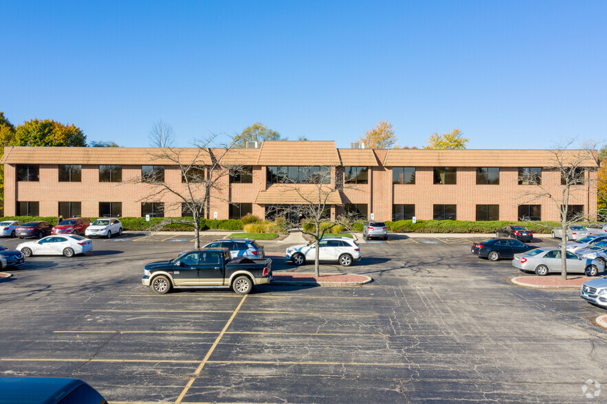 355 W Dundee Rd, Buffalo Grove, IL for rent - Building Photo - Image 3 of 12