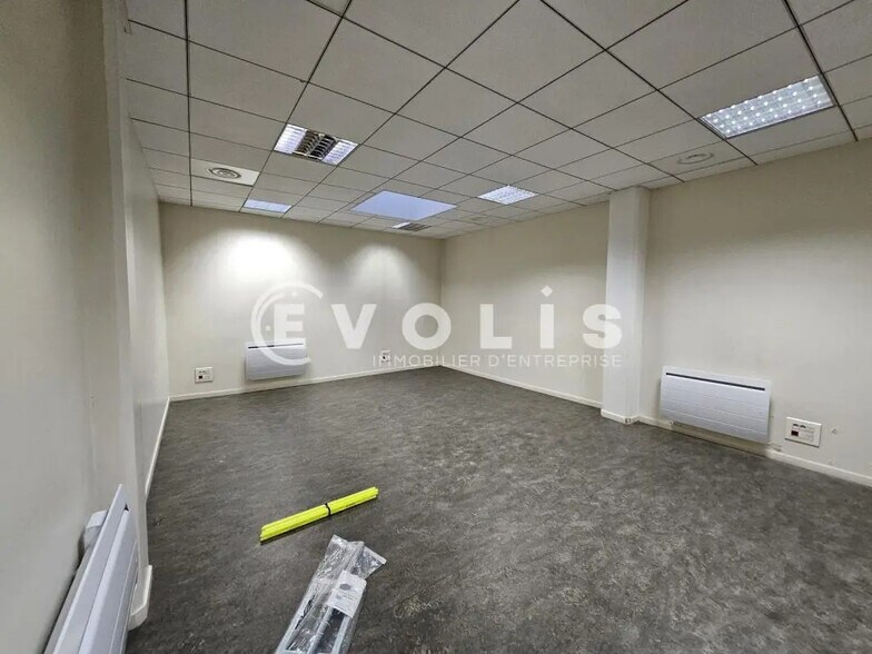 Office in Montrouge to rent - Interior Photo - Image 2 of 36