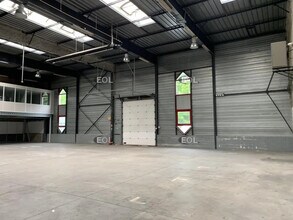 Light Industrial in Élancourt to rent Interior Photo- Image 2 of 6