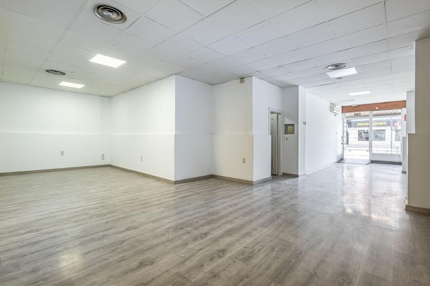 Retail in Maracena for sale - Interior Photo - Image 2 of 10