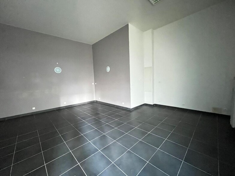 27 Rue D'Inkermann, Villeurbanne to rent - Interior Photo - Image 2 of 4