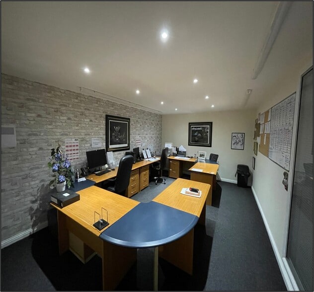 13a Scott Grove, Hamilton to rent - Interior Photo - Image 3 of 5