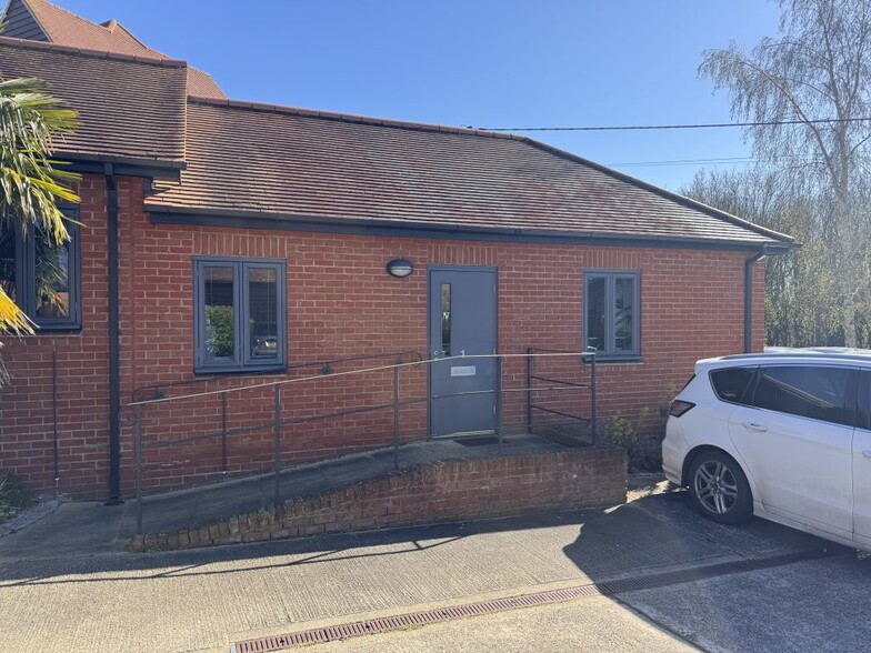 Wycke Hill, Maldon to rent - Building Photo - Image 2 of 5