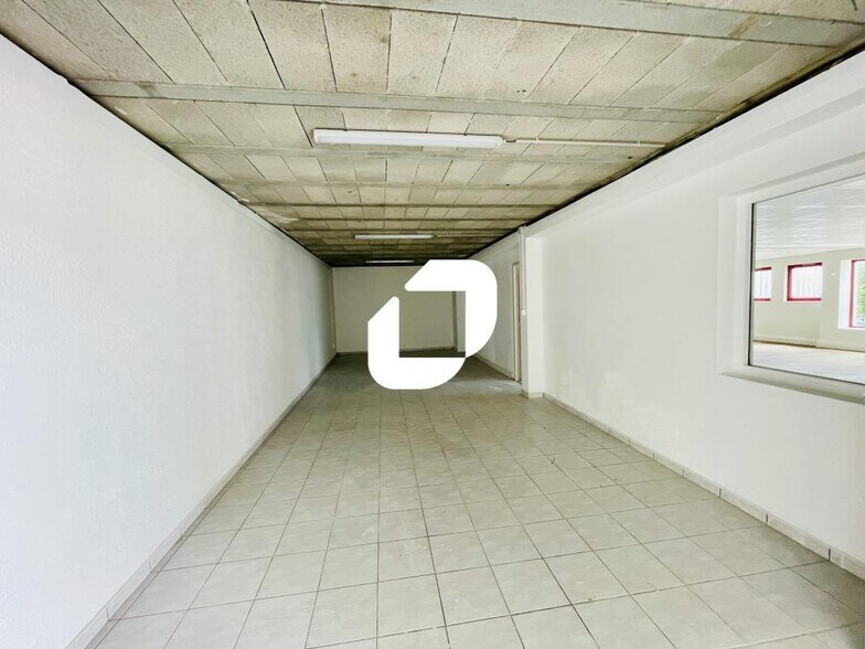 9 Rue Jean Rostand, Genas to rent - Interior Photo - Image 1 of 1