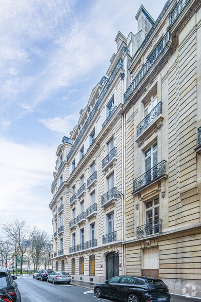 Build-to-Rent in Paris for sale - Building Photo - Image 2 of 3