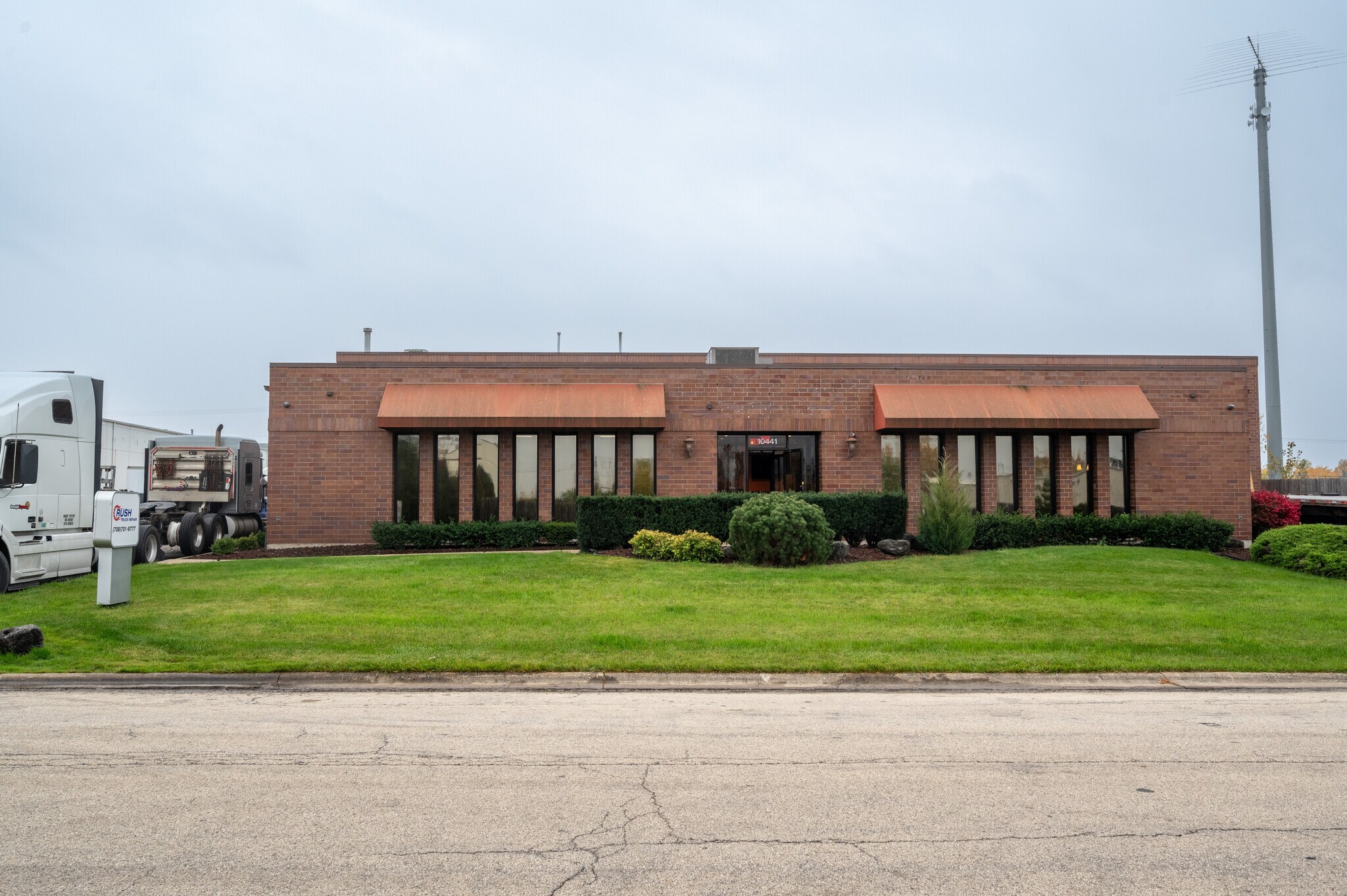 10441 163rd Pl, Orland Park, IL to rent Primary Photo- Image 1 of 22