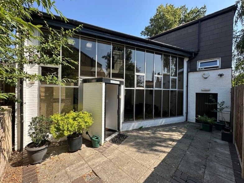34A High St, Thames Ditton for sale - Building Photo - Image 1 of 5