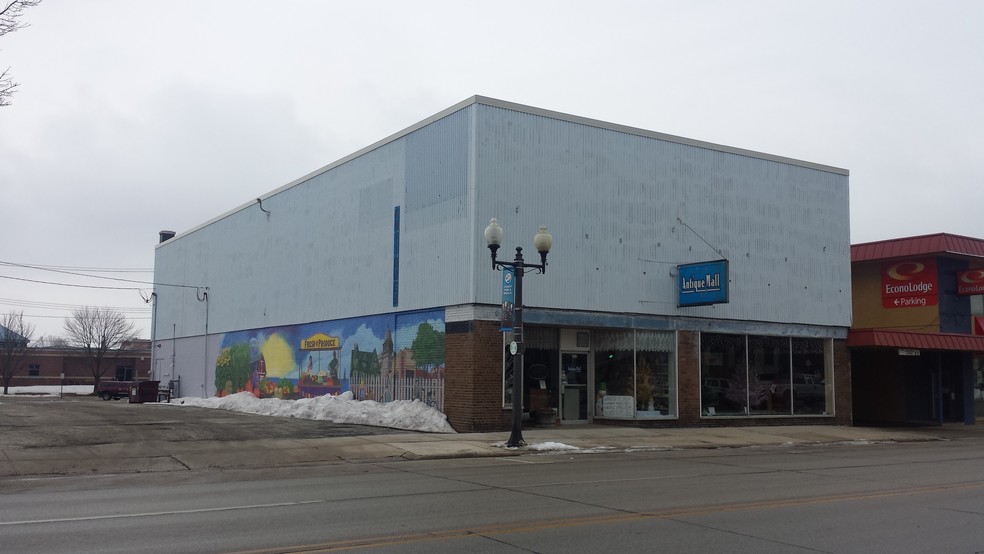 910 Washington St, Manitowoc, WI for sale - Building Photo - Image 1 of 1