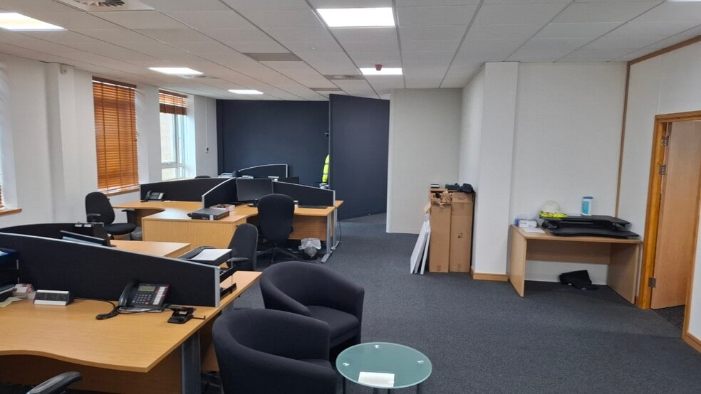 Mulberry Dr, Cardiff to rent - Building Photo - Image 2 of 8