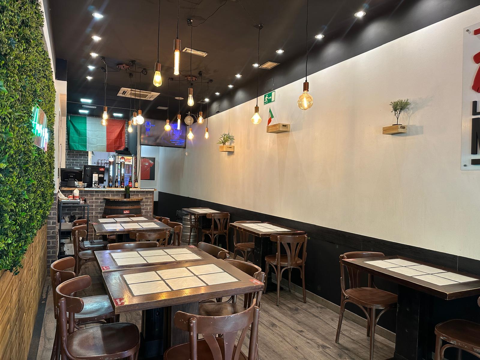Retail in Madrid, Madrid to rent Interior Photo- Image 1 of 6
