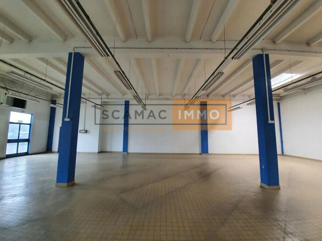 Location Entrepôt 497 m² - Photo 1