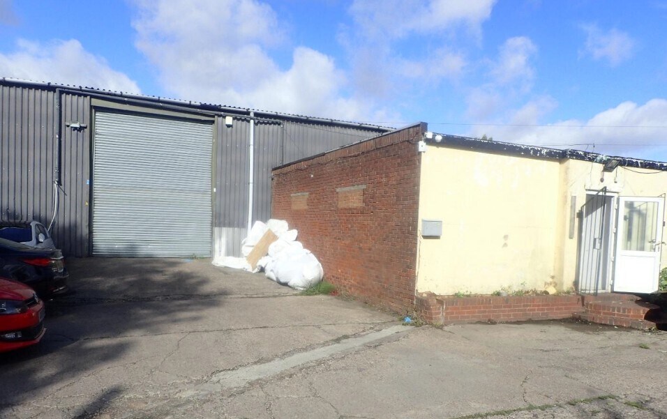 Tat Bank Rd, Oldbury to rent Building Photo- Image 1 of 3