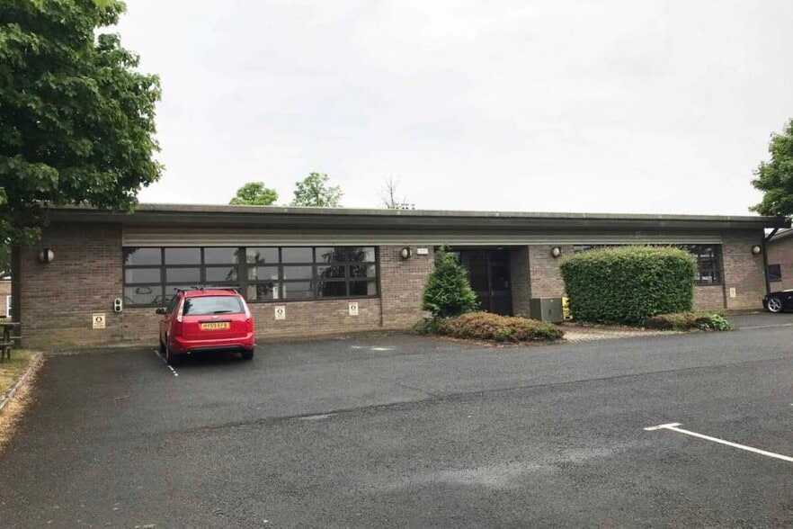 8B Cranmere Rd, Okehampton for sale - Building Photo - Image 1 of 12