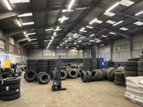 Sandbeds Trading Estate, Ossett for rent Interior Photo- Image 1 of 2