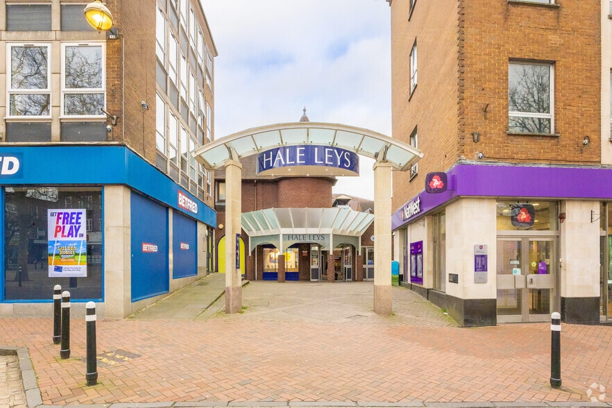High St, Aylesbury to rent - Building Photo - Image 2 of 2
