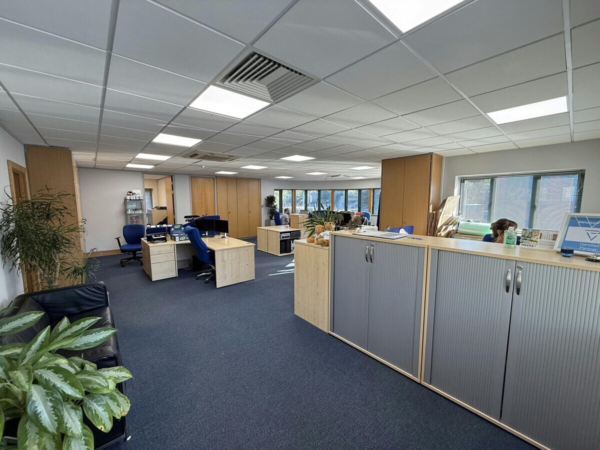 Bedford Rd, Petersfield, HAM GU32 3QF - Unit 1 -  - Interior Photo - Image 1 of 8