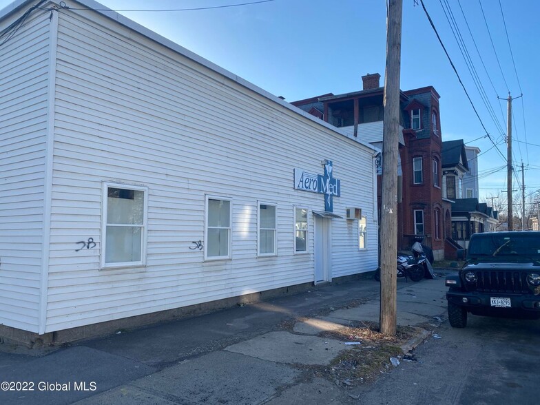 251 W Main St, Amsterdam, NY for sale - Building Photo - Image 1 of 1