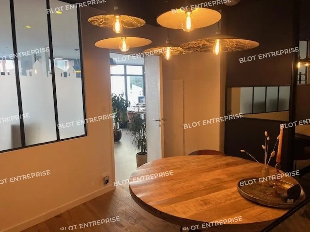 Location Commerce 75 m² - Photo 1