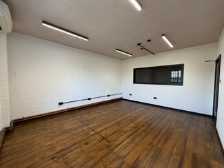 More details for Mowat Industrial Estate, Watford - Mixed-use to Rent