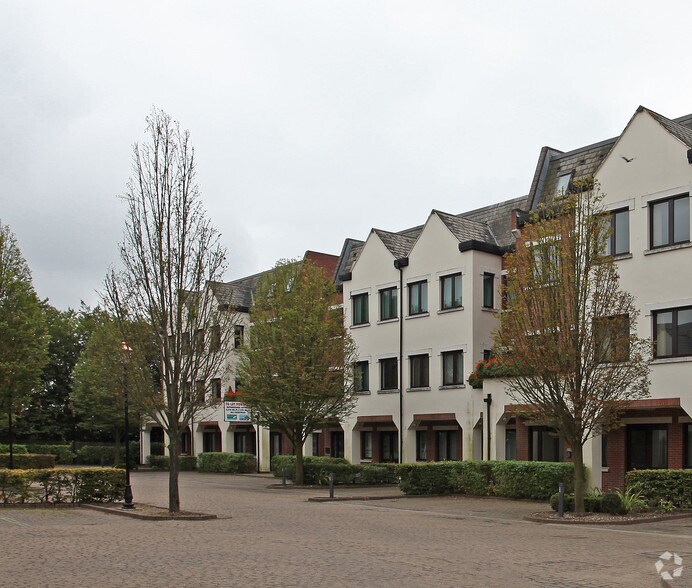 Lincoln Rd, High HP12 3RE UK