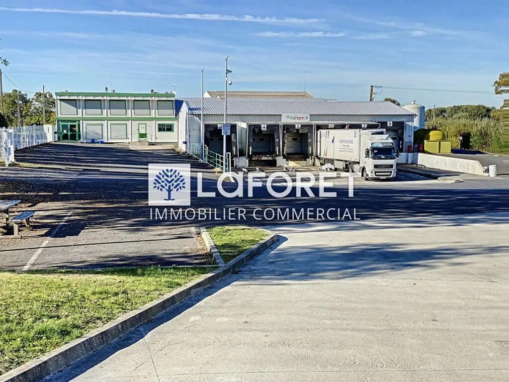 Vente Entrepôt 4 100 m² - Photo 1