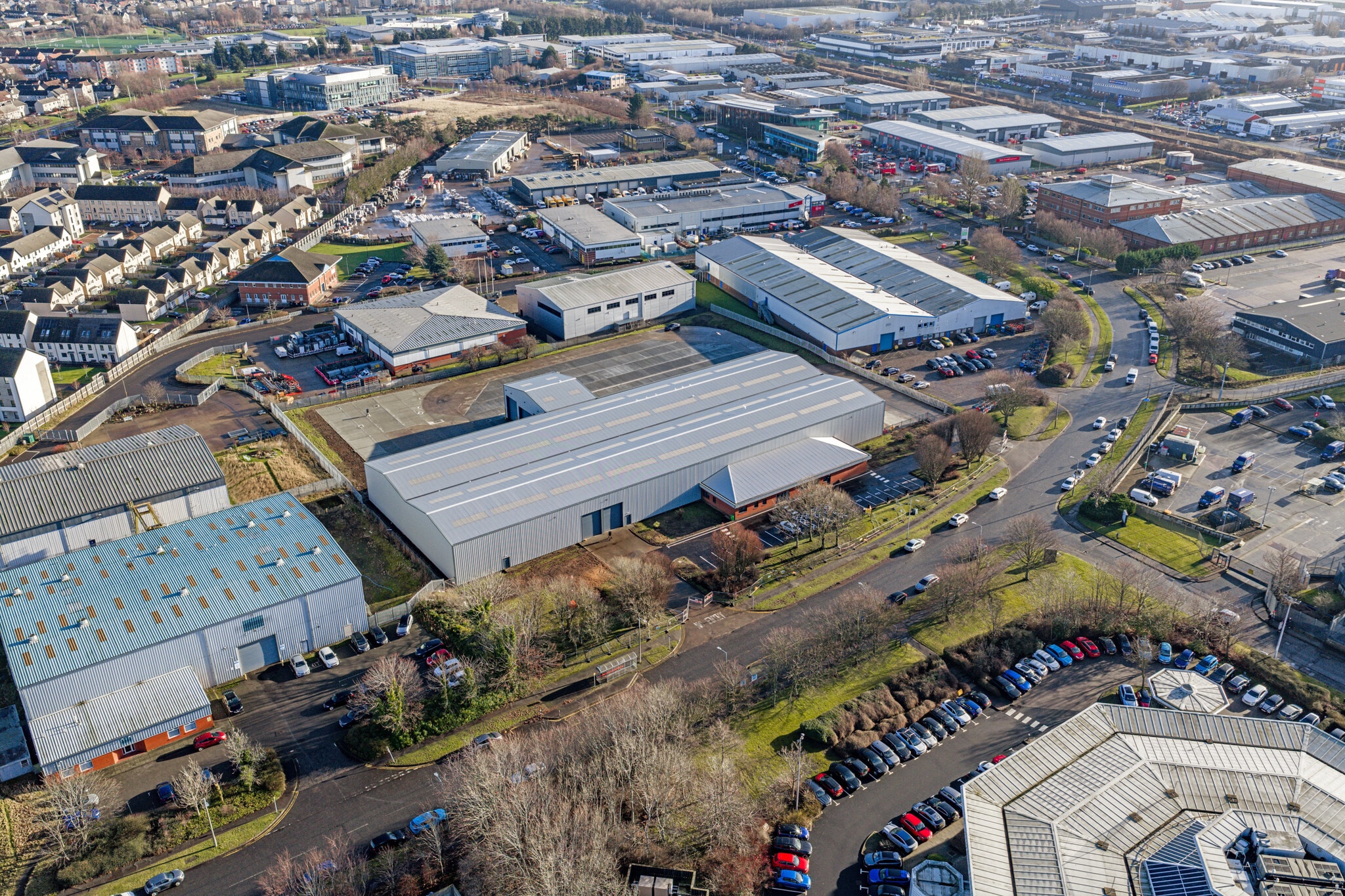 24 South Gyle Cres, Edinburgh to rent Building Photo- Image 1 of 18