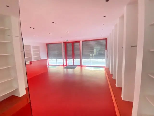 Office in Paris to rent Building Photo- Image 1 of 7
