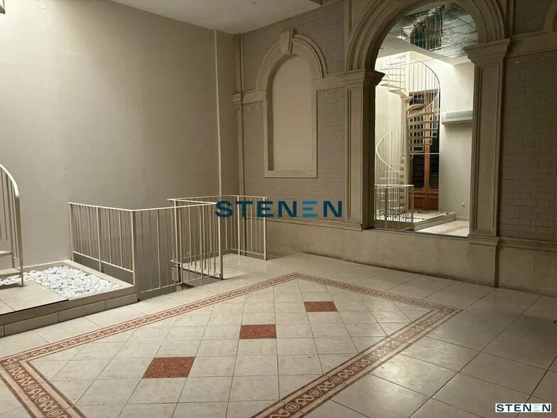 Office in Marseille to rent - Lobby - Image 2 of 6