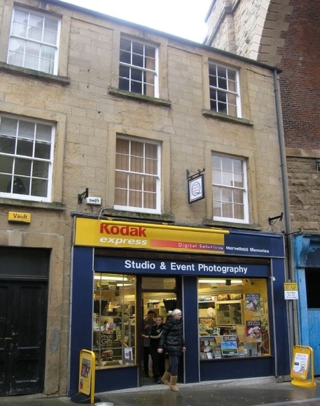 13 Church St, Mansfield to rent - Building Photo - Image 1 of 3