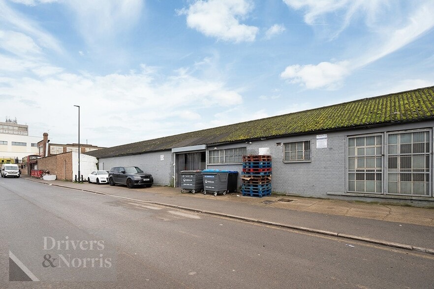 4 Commercial Rd, London for sale - Primary Photo - Image 1 of 1