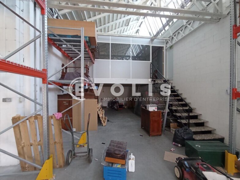Light Industrial in Vénissieux to rent - Interior Photo - Image 3 of 16