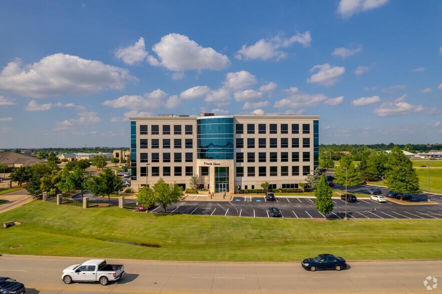 10900 Hefner Pointe Dr, Oklahoma City, OK for rent - Building Photo - Image 2 of 5