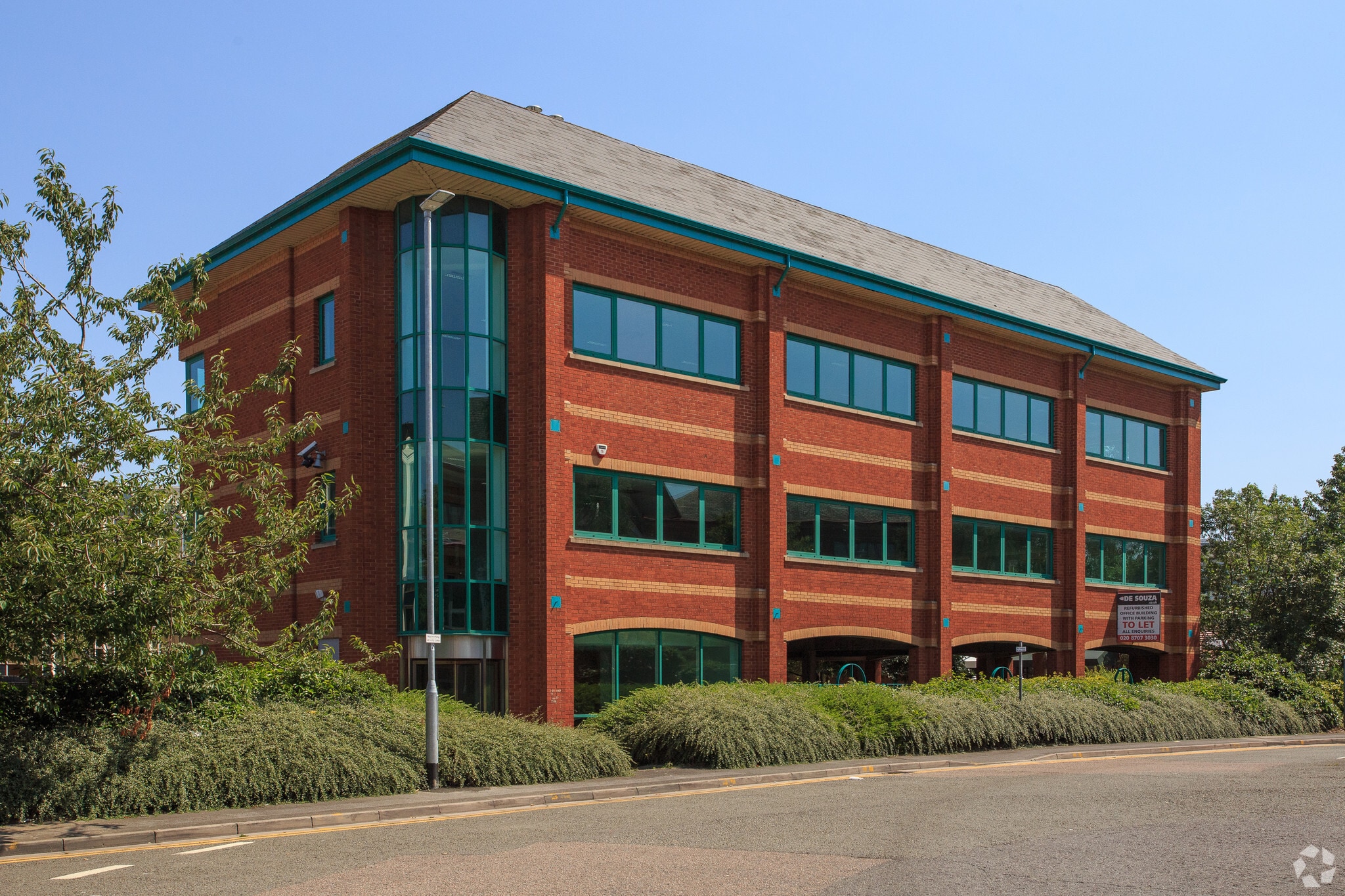 5 Mondial Way, Hayes to rent Building Photo- Image 1 of 5
